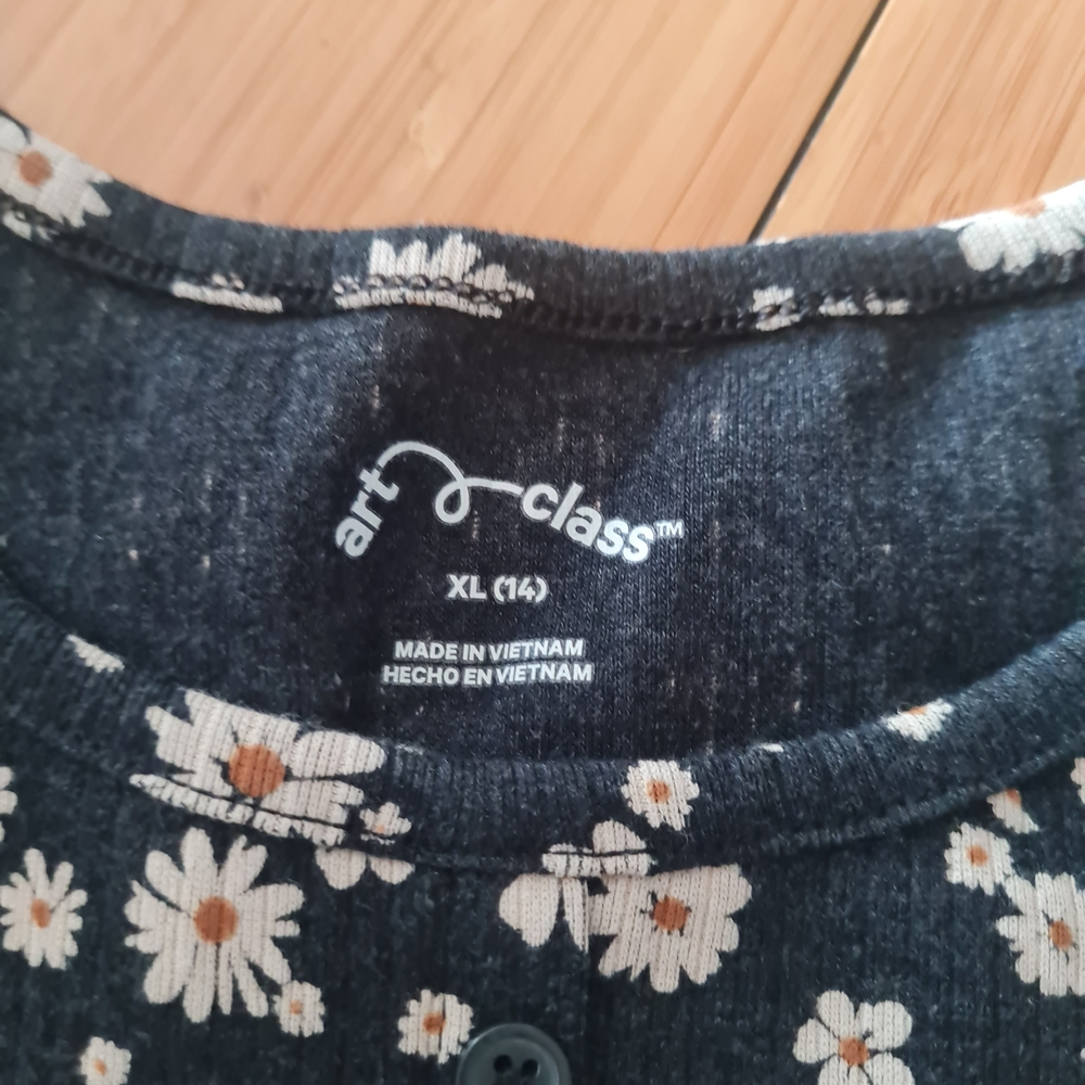 Art Class Daisy Print Top - Black and White